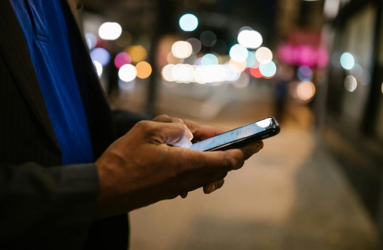 Gombalan LDR Bikin Baper: Cara Ampuh Menjaga Keintiman Jarak Jauh