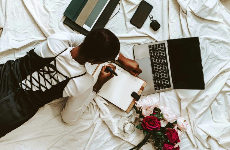 Pantun Gombal Pacar: Cara Seru Membuat Pasangan Makin Sayang